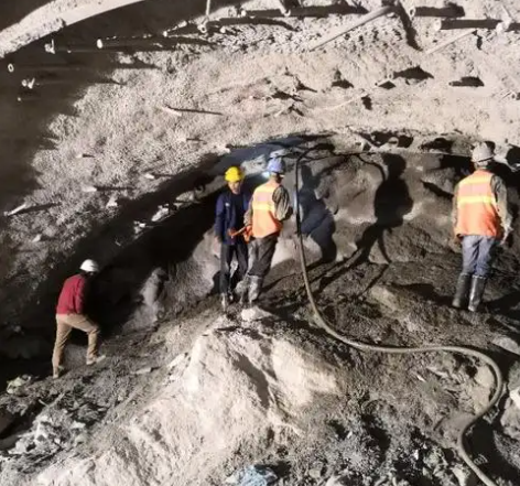 康平拱顶带模注浆料的施工流程及注意事项